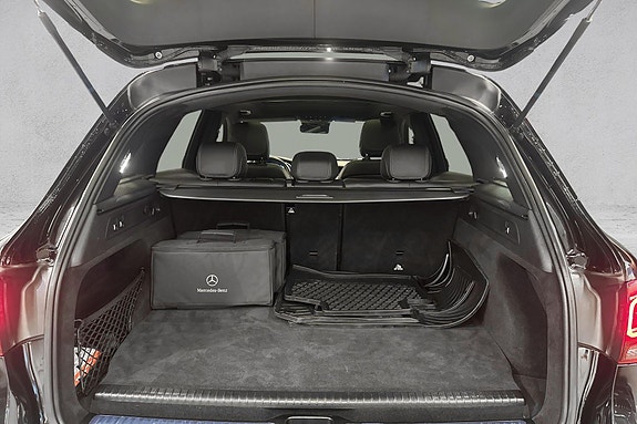 Mercedes-Benz GLC300 e 8 of 28