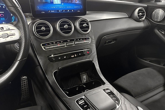 Mercedes-Benz GLC300 e 16 of 28