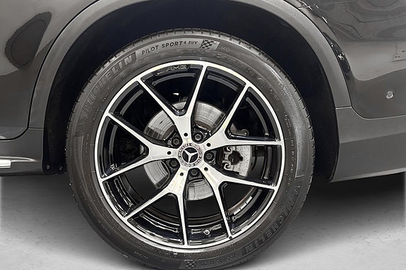 Mercedes-Benz GLC300 e 9 of 28