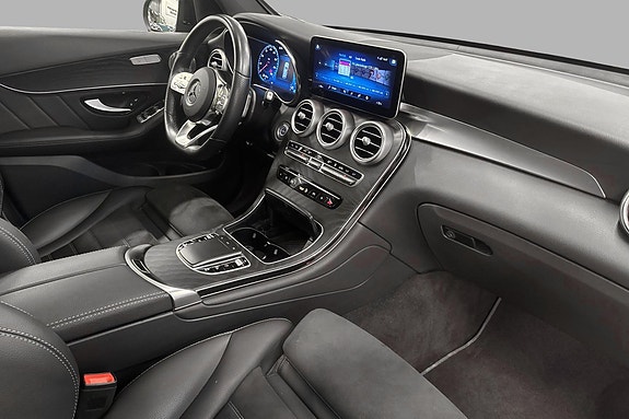 Mercedes-Benz GLC300 e 17 of 28
