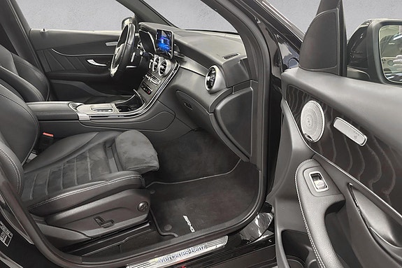 Mercedes-Benz GLC300 e 18 of 28