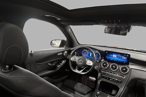 Mercedes-Benz GLC300 e 10 of 28