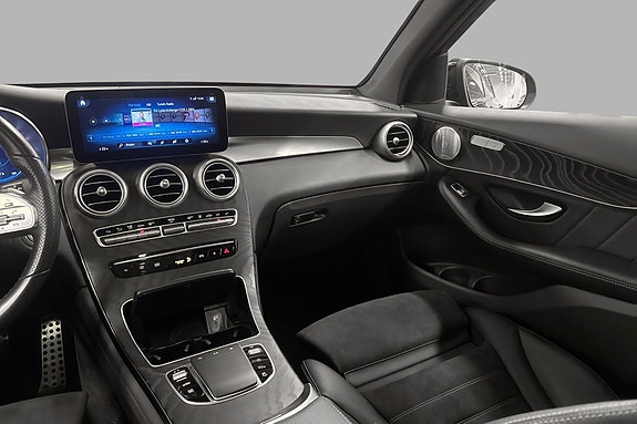 Mercedes-Benz GLC300 e 15 of 28