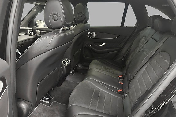 Mercedes-Benz GLC300 e 20 of 28