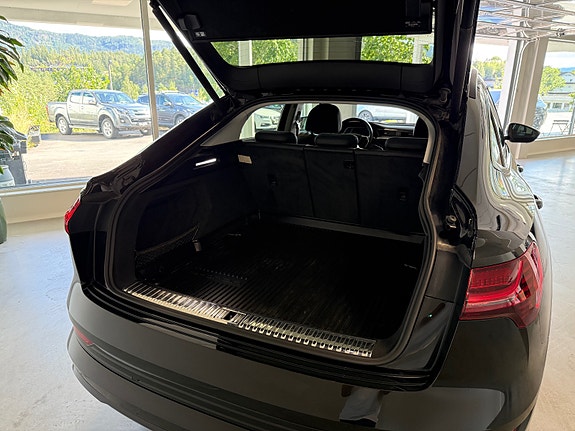 Audi e-tron Sportback 21 of 30