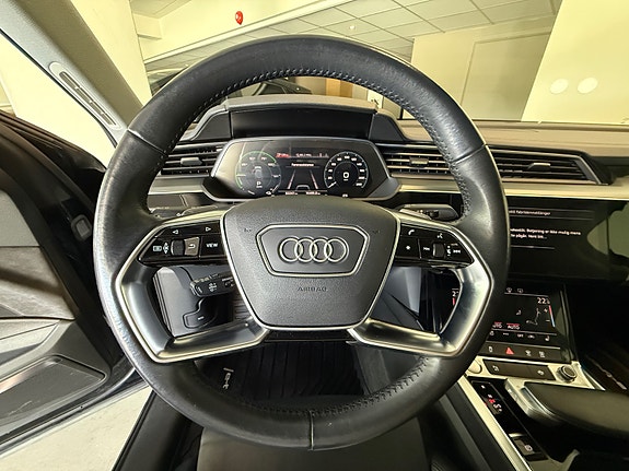 Audi e-tron Sportback 28 of 30