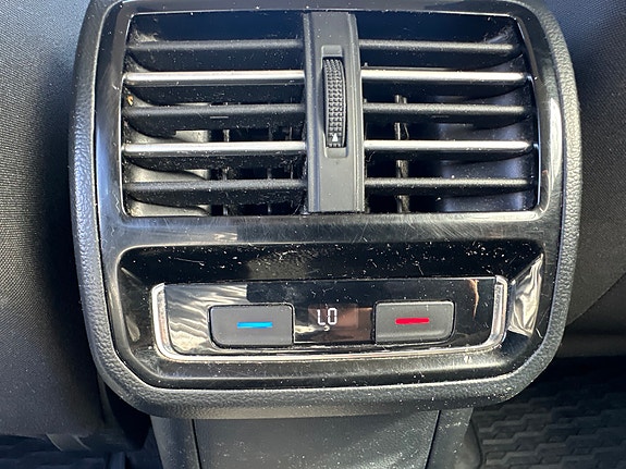 Volkswagen Passat 13 of 15