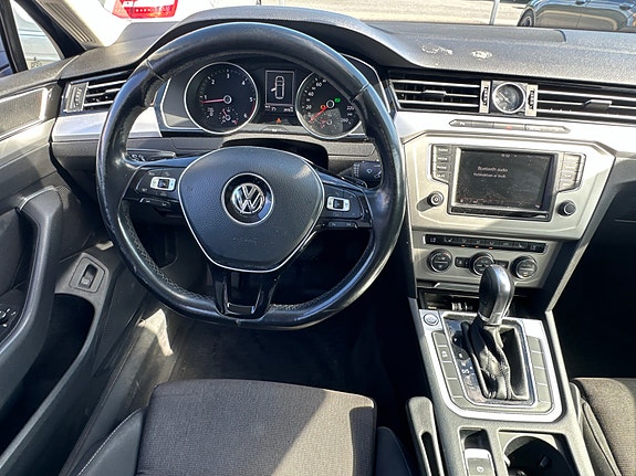 Volkswagen Passat 10 of 15