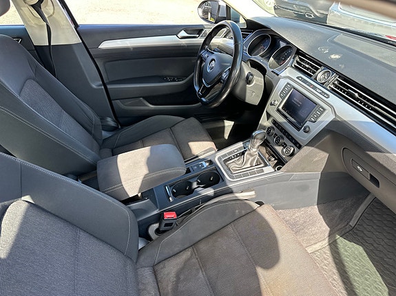 Volkswagen Passat 11 of 15