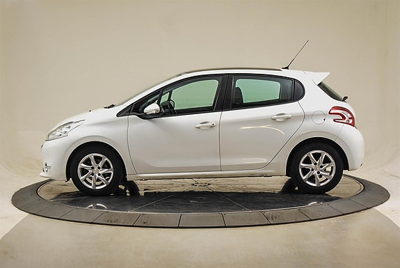 Peugeot 208 2 of 27