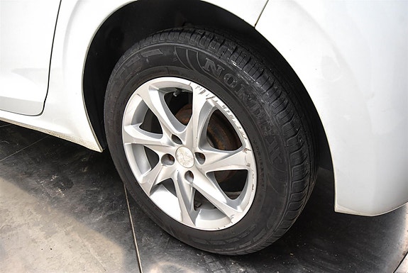 Peugeot 208 11 of 27