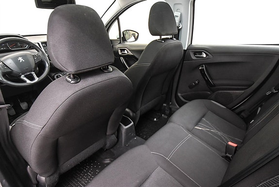 Peugeot 208 16 of 27