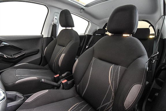 Peugeot 208 14 of 27