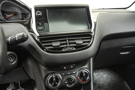 Peugeot 208 23 of 27