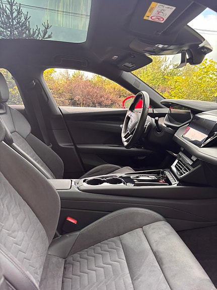 Audi e-tron GT 12 of 12