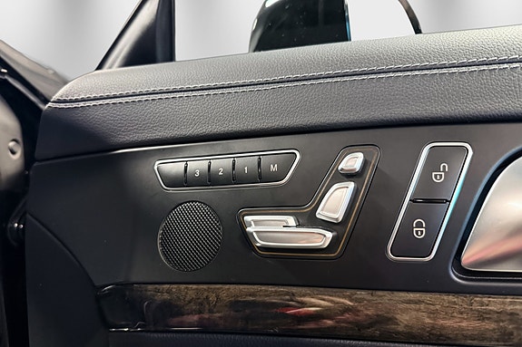 Mercedes-Benz SL350 27 of 30