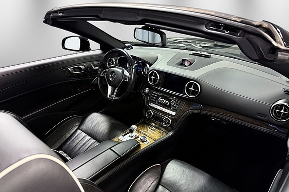 Mercedes-Benz SL350 28 of 30