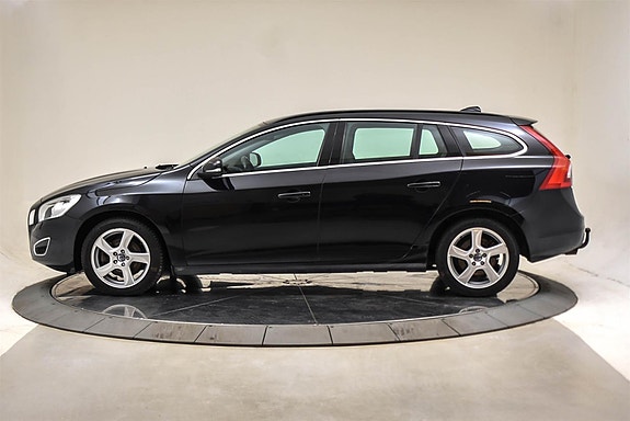 Volvo V60 2 of 23