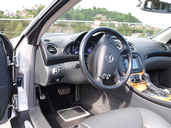 Mercedes-Benz SL500 7 of 24