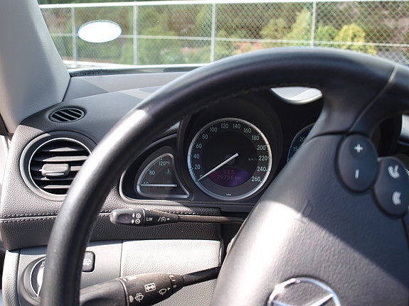 Mercedes-Benz SL500 9 of 24
