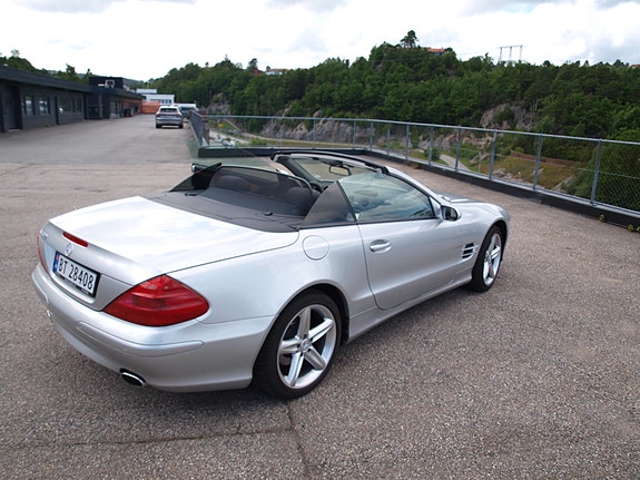 Mercedes-Benz SL500 3 of 24