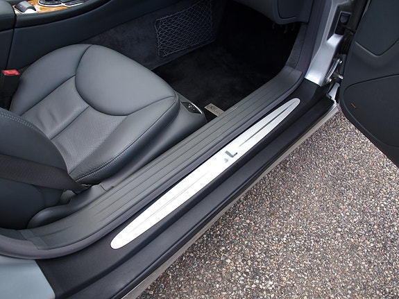 Mercedes-Benz SL500 11 of 24