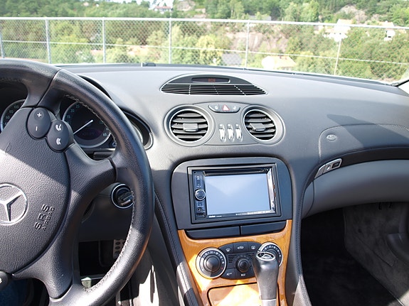 Mercedes-Benz SL500 10 of 24