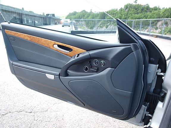 Mercedes-Benz SL500 14 of 24