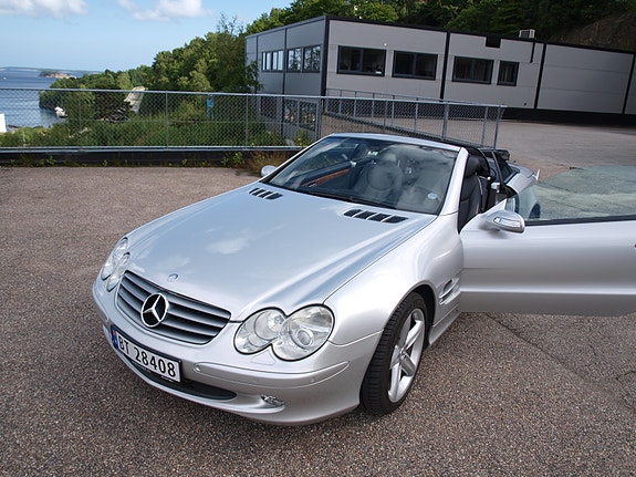 Mercedes-Benz SL500 4 of 24