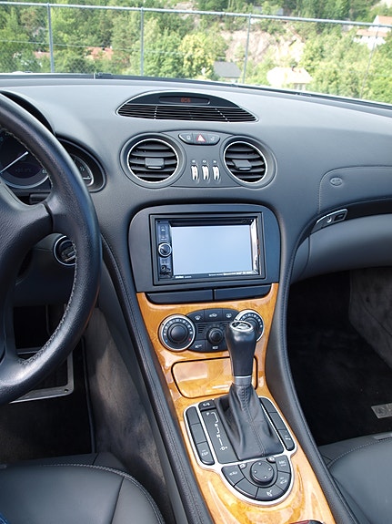 Mercedes-Benz SL500 12 of 24