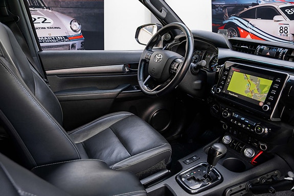 Toyota HiLux 28 of 30