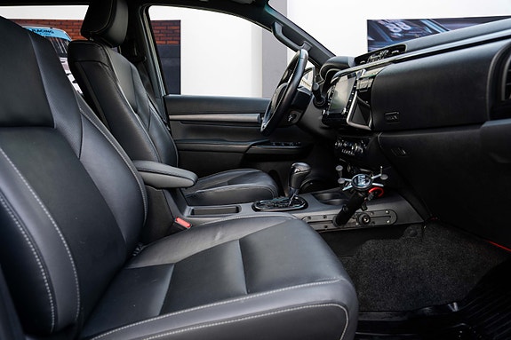 Toyota HiLux 29 of 30