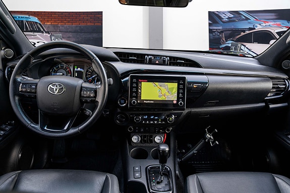 Toyota HiLux 27 of 30