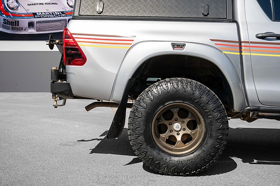Toyota HiLux 16 of 30