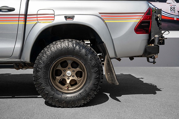 Toyota HiLux 18 of 30