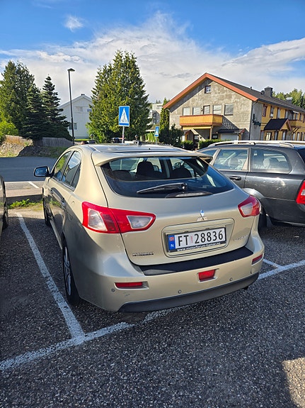 Mitsubishi Lancer 12 of 16