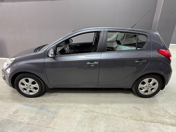 Hyundai i20 3 of 27