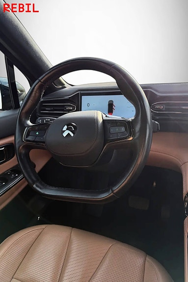 NIO ES8 10 of 25