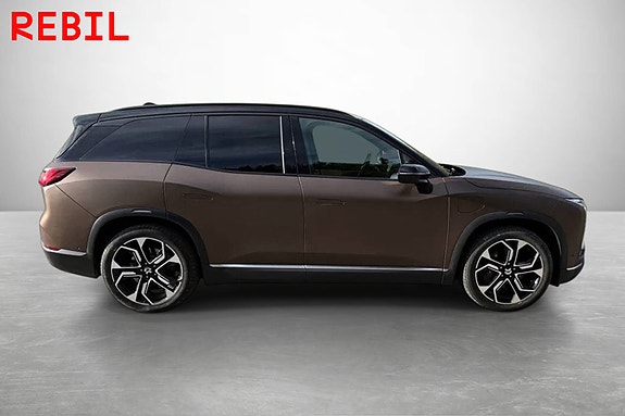 NIO ES8 3 of 25