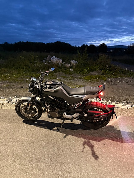 Husqvarna Svartpilen 125 11 of 22