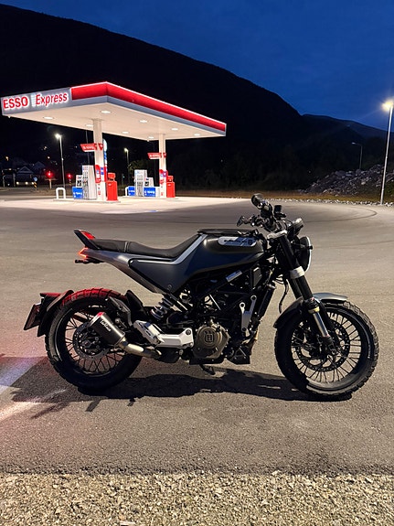 Husqvarna Svartpilen 125 4 of 22