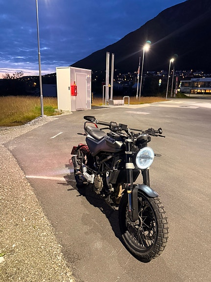 Husqvarna Svartpilen 125 3 of 22