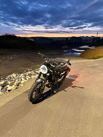 Husqvarna Svartpilen 125 12 of 22