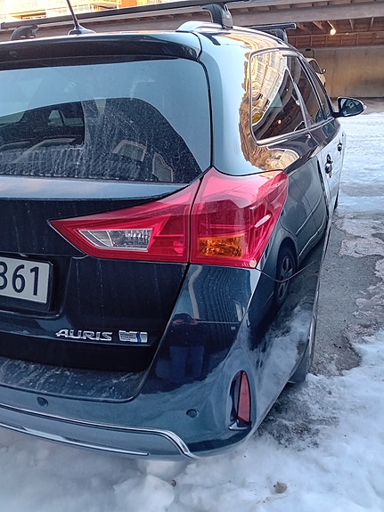 Toyota Auris 2 of 5