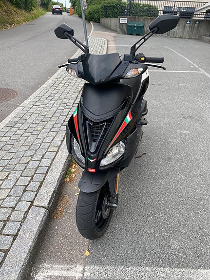 Aprilia SR 50 4 of 5