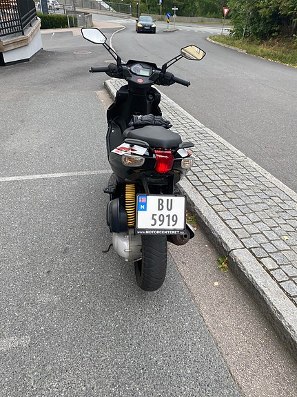 Aprilia SR 50 2 of 5