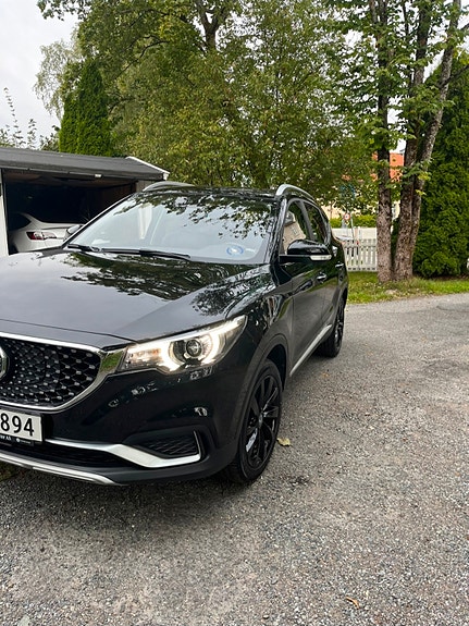 MG ZS EV 2 of 15