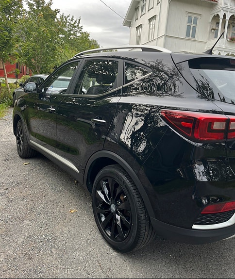 MG ZS EV 6 of 15
