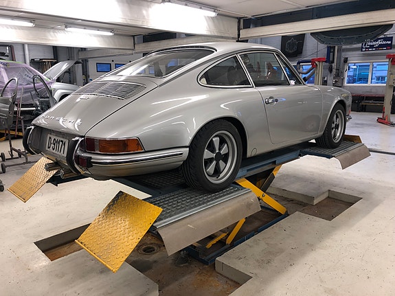 Porsche 911 21 of 30