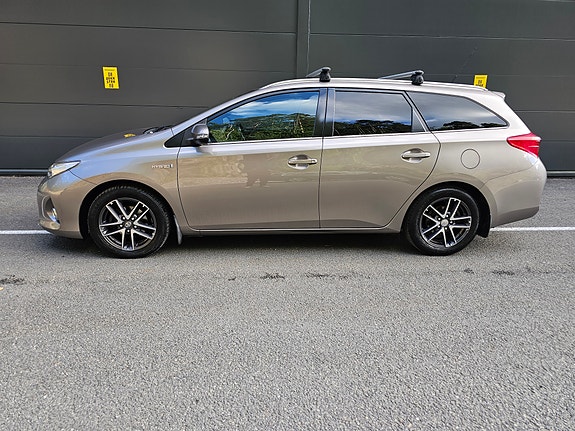 Toyota Auris 4 of 22